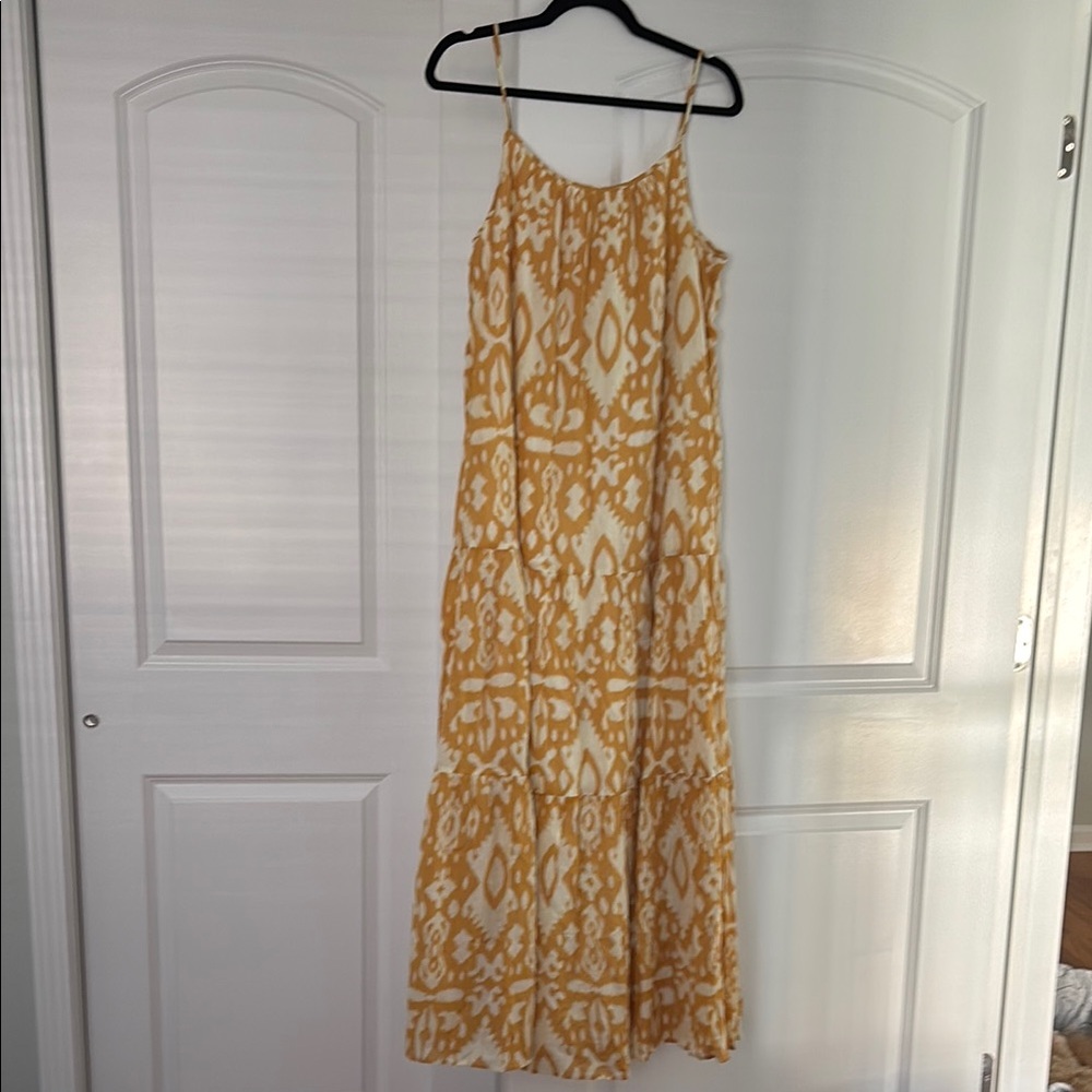 NWT BB Dakota Yellow Patterned Maxi Dress